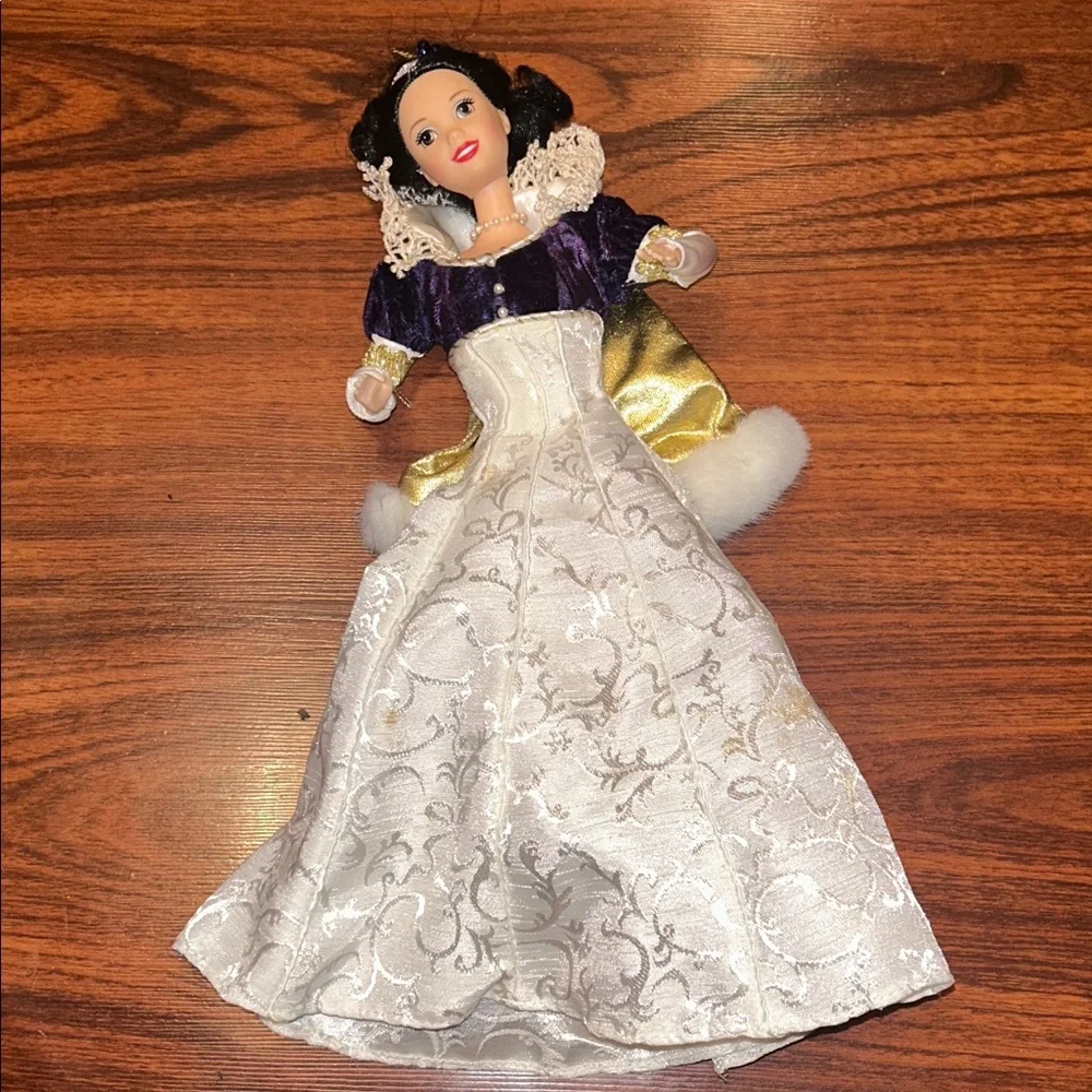VTG 1998 Mattel Barbie Doll Disney Snow White Holiday Princess Collection